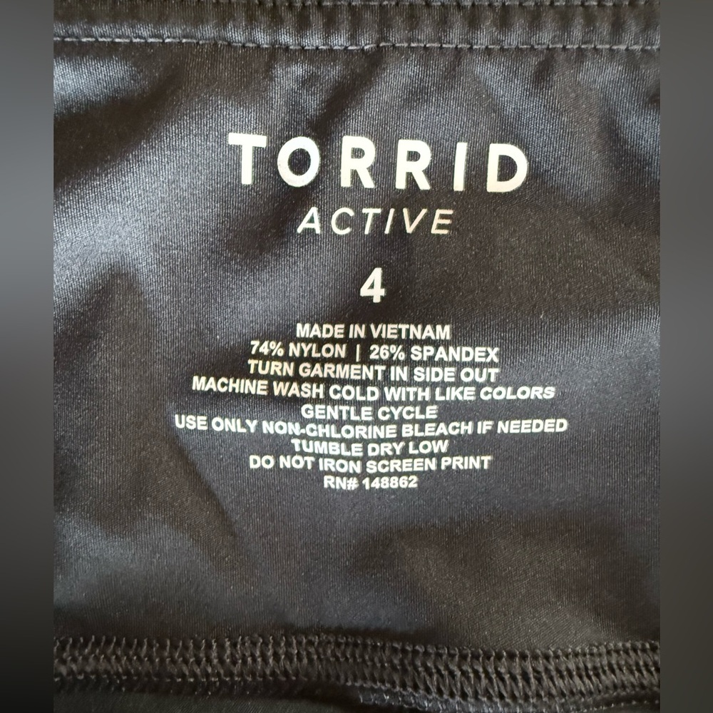 TORRID Active Capri Workout Pants with pockets